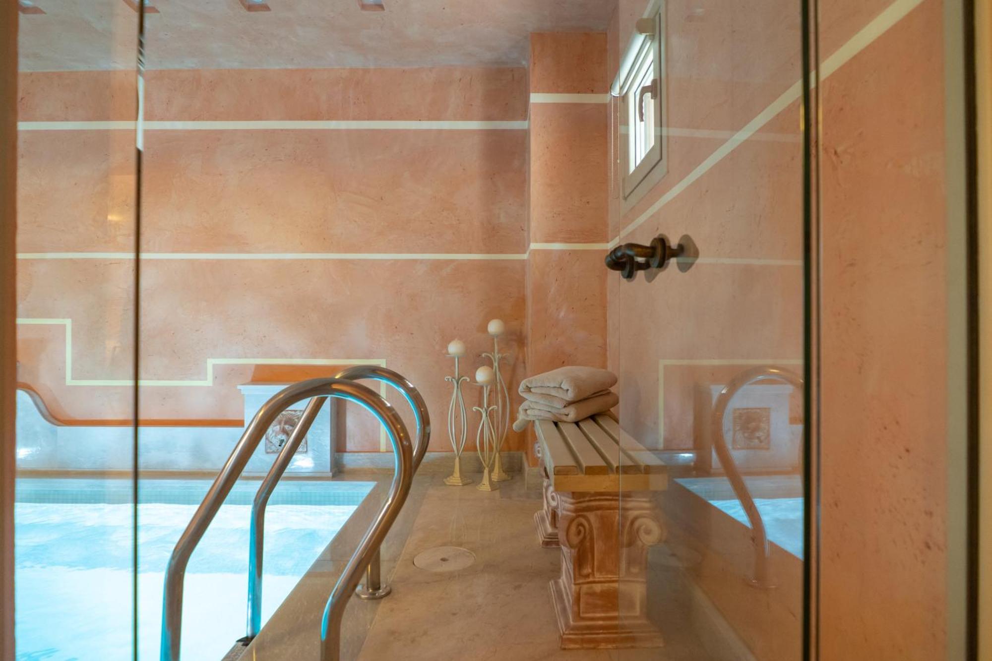Alli Meria Unique Room With Indoor Pool & Attic מראה חיצוני תמונה
