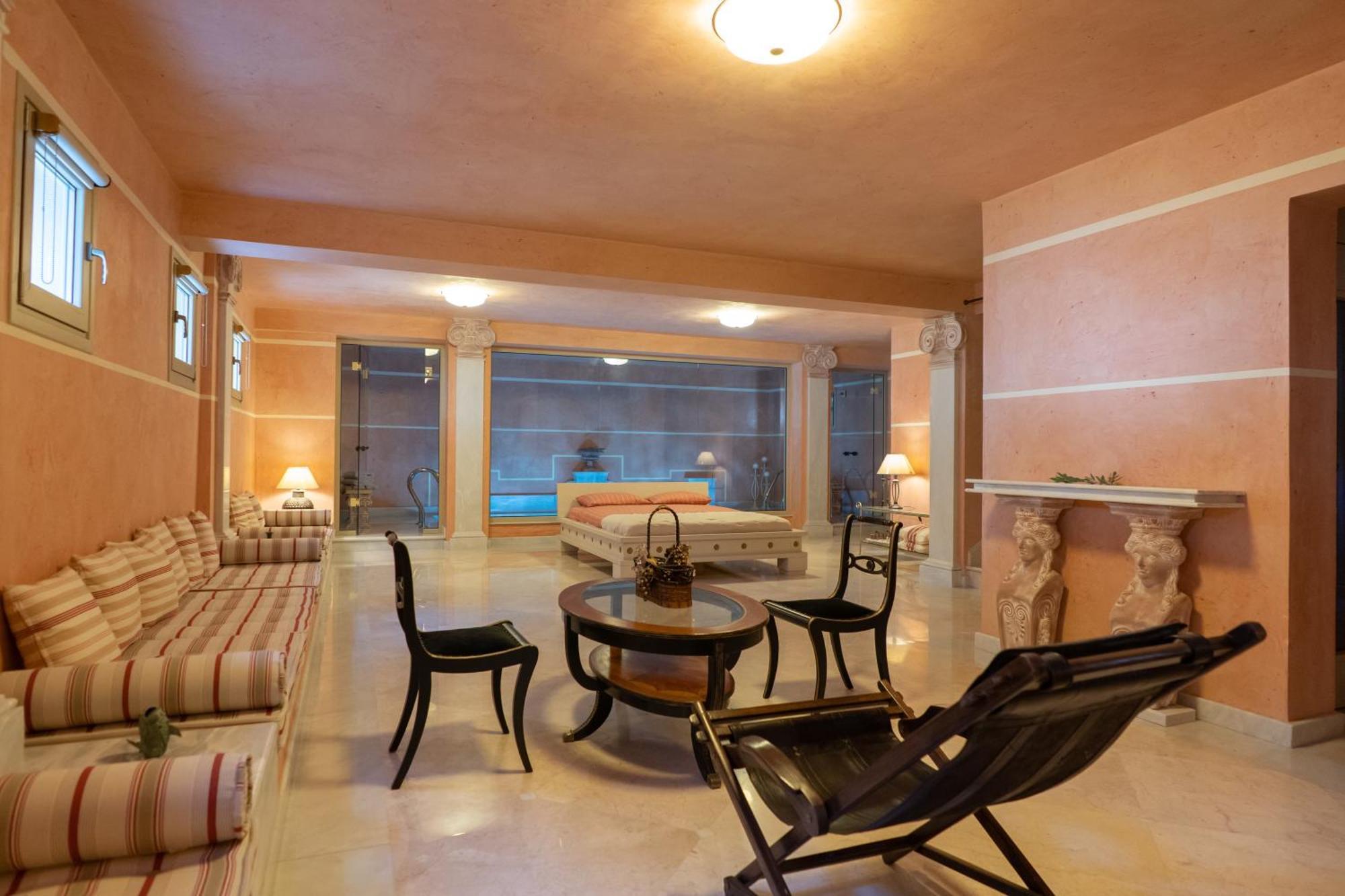 Alli Meria Unique Room With Indoor Pool & Attic מראה חיצוני תמונה
