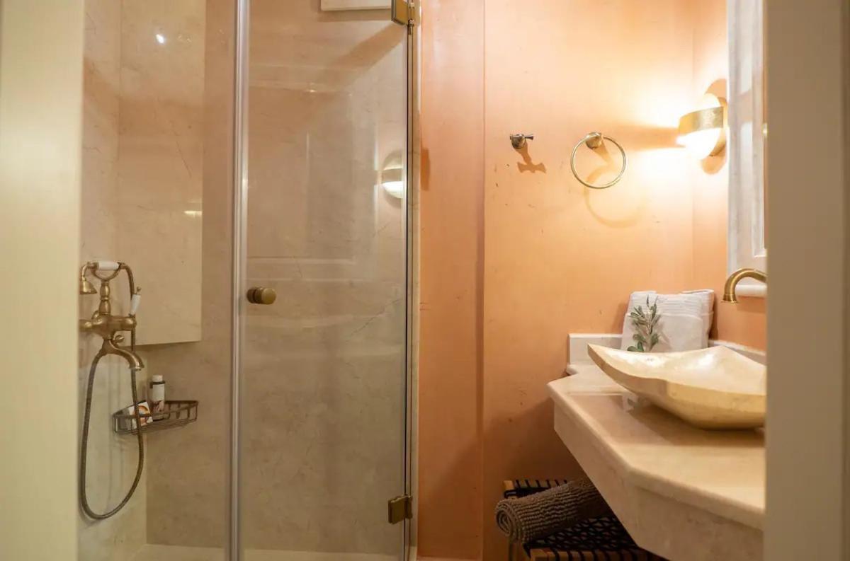 Alli Meria Unique Room With Indoor Pool & Attic מראה חיצוני תמונה